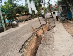 Tanah Bergerak Cepat, Tiga Rumah di Tabalong Runtuh ke Sungai
