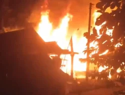 Malam Mencekam di HST Kebakaran Besar Terjadi di Desa Cukan Lipai